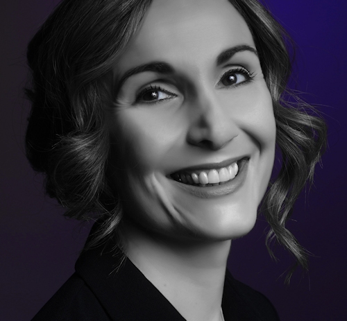 Emma Mathews headshot